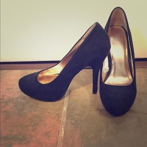 Black stilettos, great condition!